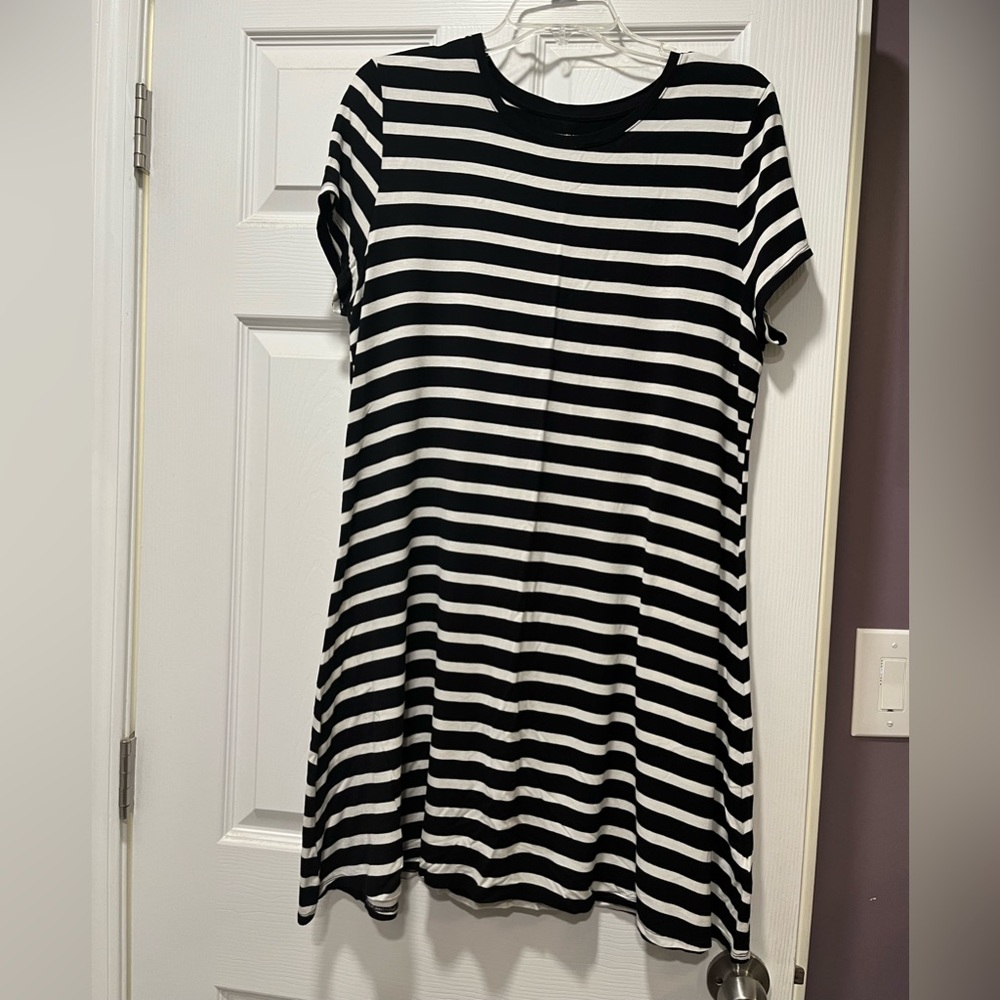 Amazon black and white tshirt dress